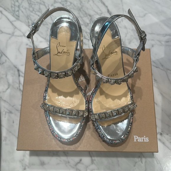 CHRISTIAN LOUBOUTIN
Pira Ryad Studded Sequin Metallic Platform - Picture 5 of 6